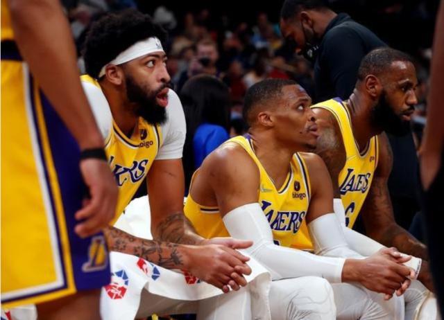 星空体育-360组合宣告解体 湖人强行“配对”导致失败婚姻