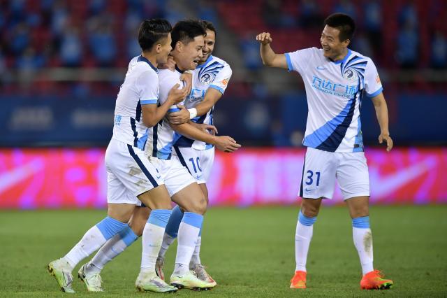 星空体育-【中超】费煜梅开二度两外援建功 大连人5比1深圳队