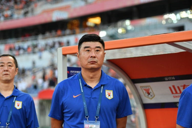 xingkongsports-记者谈泰山0-4玉昆：表面是轻敌，深层次因素是技战术的问题