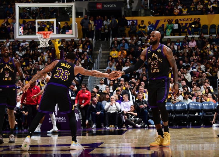 3-0！美湖蜜：次轮东里复出后湖人会令人畏惧 詹姆斯将夺第五冠