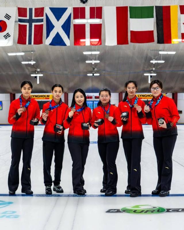 xingkongsports-冰壶世青赛女子组落幕 中国队摘铜追平历史最佳